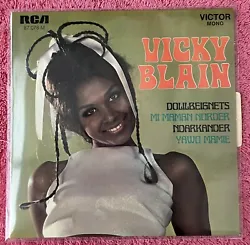 Vinyle 45 tours Vicky Blair 1962Édition originale avec sa languette d’origineEn excellent état Couverture VG+ voire...