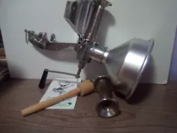 This is a 1992 Lemra original all metal squeezo strainer that -complete and looks very good-this is a smoke free home