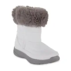 This boot has a faux fur collar that looks fashionable as it locks in the warmth. The treaded rubber outsole ensures...