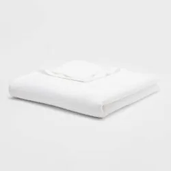 •Woven bed blanket •Neutral-color finish •100% lightweight cotton construction •STANDARD 100 by OEKO-TEX®...