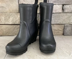 The Sorel Joan Rain Wedge Chelsea is just like the Sorel Joan Wedge, but its so easy to put on and take off. This boot...