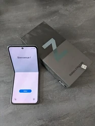 Je vends ce Samsung Galaxy Z Flip 3 5G acheté en Août 2021. Vendu dans sa boîte dorigine maissans câble ni...