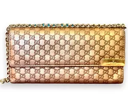 This beautiful Gucci wallet purse is a must-have for any fashion-savvy individual. With its stunning gold exterior...