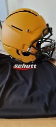 The Schutt F7 has the TPU Surefit AiR liner, allowing air to move more freely creating a more secure and customized...