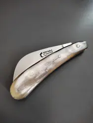 Manche en pointe de corne de bovins. couteau fermé: 10.5 cm, ouvert: 17.5 cm.