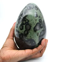 Cest une pierre très commune et que lon trouve en abondance. Minéral : Jaspe. Origine : Madagascar.