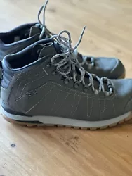 Oboz Bozeman Mid Leather Waterproof Hiking Boots Nubuck Charcoal NIB Size 10. Used in very good condition.