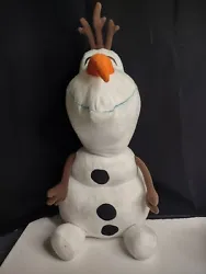 This Disney Parks Frozen Olaf Snowman plush toy is perfect for fans of the beloved movie. Standing at 18 inches tall,...