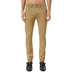 This versatile jean features a comfortable silhouette, finished with a zip fly. This coloured wash is made from denim...