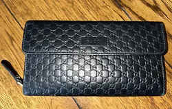 Preowned and used Gucci Signature GG Black Fold over GG Wallet Box Purse Italy Zip Card Case.
