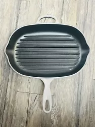 LE CREUSET OVAL SKILLET GRILL 32 FLINR. Shipped with USPS Priority Mail.