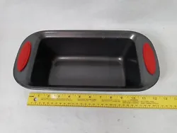 Rachael Ray Cucina Bakeware Oven Lovin Nonstick 9”X 5” Loaf Pan Silicone Handle. Minor scratch at top