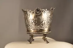 Nice vase or glass holder in Dutch solid silver. Hallmarks in use between 1814 and 1953. Joli vase ou support de verre...