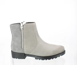 Color:Grey Bottoms Rating:Dust, Minor Scuffs, and/or Sticker Residue – NO TREAD WEAR Insoles Rating:Dust, Minor...