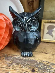 This primitive looking owl will make an ideal addition to your Halloween decor. This item is in fabulous condition....