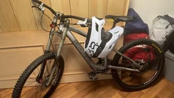 This downhill bike has been previously enjoyed and is now ready for a new owner to take it on some thrilling...