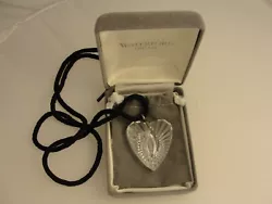 GOOD CONDITION. HAS VELVETEEN POUCH.