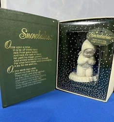 this auction is for a Snowbabies ‘Now I Lay Me Down to Sleep ‘figurine. it is a little over 3 inches tall, and...