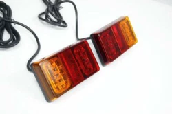 2 feux rectangulaires combinés arrière - LED 12V/24V Pour remorques, petits camions, camions lourds, ...