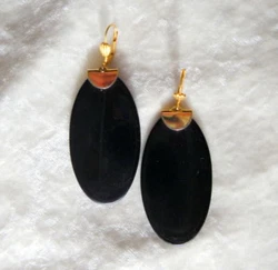Longues Boucles pendantes en. longueur 7 cm environ.