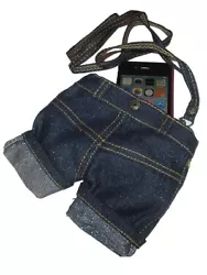 Gardez votre iPhone en toute sécurité et protégé avec style. Housse en tissu. Superbe finitions. Plastique très...