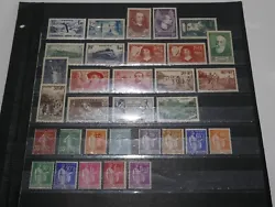 Bonne cote. On retrouve 32 timbres neufs sans charnieres. Voici un joli lot de timbres de France.