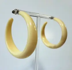 This is a Wonderful Pair of Creamy Beige Huge Hoop, MOD 1960s Plastic Earrings. These Twiggy Era Earrings are in...