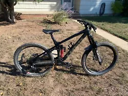 Rocker pivot bearings were also recently replaced. This thing is a certified shredder. Super playful, fun in the air,...
