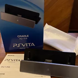 Support de recharge pour Playstation Vita 1000 (modèle fat) seulement.Permet également de service de stand pour...