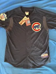 The National League patch and Cubs patch are both sewn on.