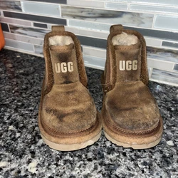 ugg toddler neumel eazy fit classic tan size 8. I tried to give these a good cleaning... but the kinda got crusty!...