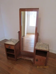 (ET 1 MIROIR BASCULANT, COIFFEUSE DEMONTABLE). 37150 BLERE (Indre et Loire). DU COMMANDANT YVES COUSTEAU. L OBJET EST A...