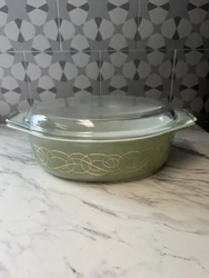 pyrex vintage Sage Green Gold Scrill 2.5 QT Casserole #45.