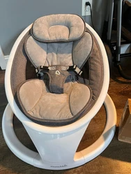 This Munchkin baby swing is packed with features to keep your little one comfortable and entertained. Equipped with...