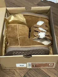 ugg boots toddler 6. Condition is New with box. Shipped with USPS Ground Advantage.