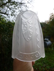 ANCIENNE TULIPE DE LUSTRE EN VERRE BLANC PRESSE MOULE DEPOLI.