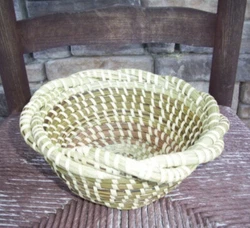 This is a Charleston Sweetgrass Fanner Basket that is used for bread, rolls, pastry, and wedding decor. This is used...