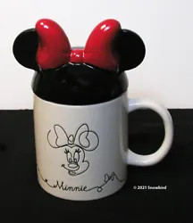 Disney - Minnie Mouse - Coffee/Hot Chocolate Mug. The cup will hold a generous 17 ounces of liquid.