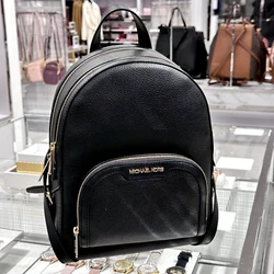 Zippered pocket, fabric lining, logo details. Details: pebbled leather, gold-tone hardware. Composition: Pebbled...