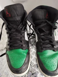 NIKE AIR JORDAN 1 Pointure 45 verte et noire en mauvais état
