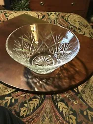 Add a touch of elegance to any room with this stunning Waterford Innisfree crystal bowl. Crafted in Ireland using a...