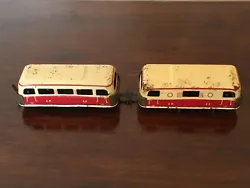 2 wagons CR 82 modèles différents faisant partie dun petit train Charles Rossignol. à vous de trouver la locomotive...