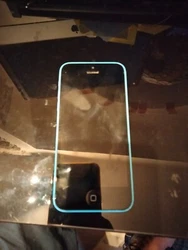 Téléphone dans sont jus.