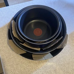 Vend un Kit de 6 pièces de casseroles et de poêle avec le manche.
