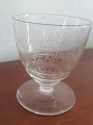 Verre à porto Baccarat modele Lulli art déco.  éclat sur le rebord du pied ( voir photo ) Sera emballé avec soin et...