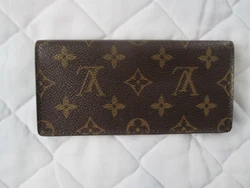 Vintage Louis Vuitton checkbook cover brown monogram. This checkbook cover measures 6 1/2