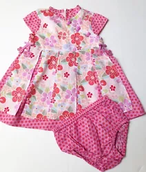 Adorable dress with back zipper and coordinating diaper cover. Size 12-18 months.