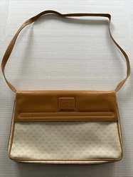 This vintage Gucci Micro GG handbag is the perfect addition to any fashion-forward womans collection. The exterior is...