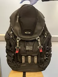 oakley backpack kitchen sink black Tactical Field Gear. Preowned Mint condition Shows minor wear from storage
