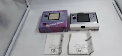 Console Neo Geo Pocket Platinum Silver. La console a été testé et elle fonctionne très bien. BOITE + CALE + petite...